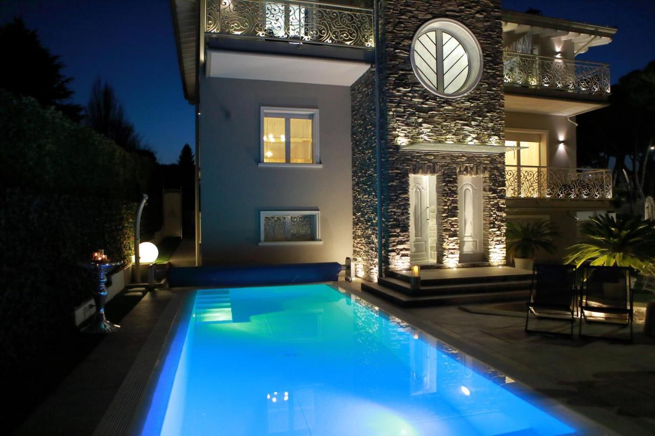 B&B Bellavista Exclusive In Zona Centrale Con Piscina Riscaldata E Jacuzzi Vista Lago Дезенцано-дель-Гарда Екстер'єр фото