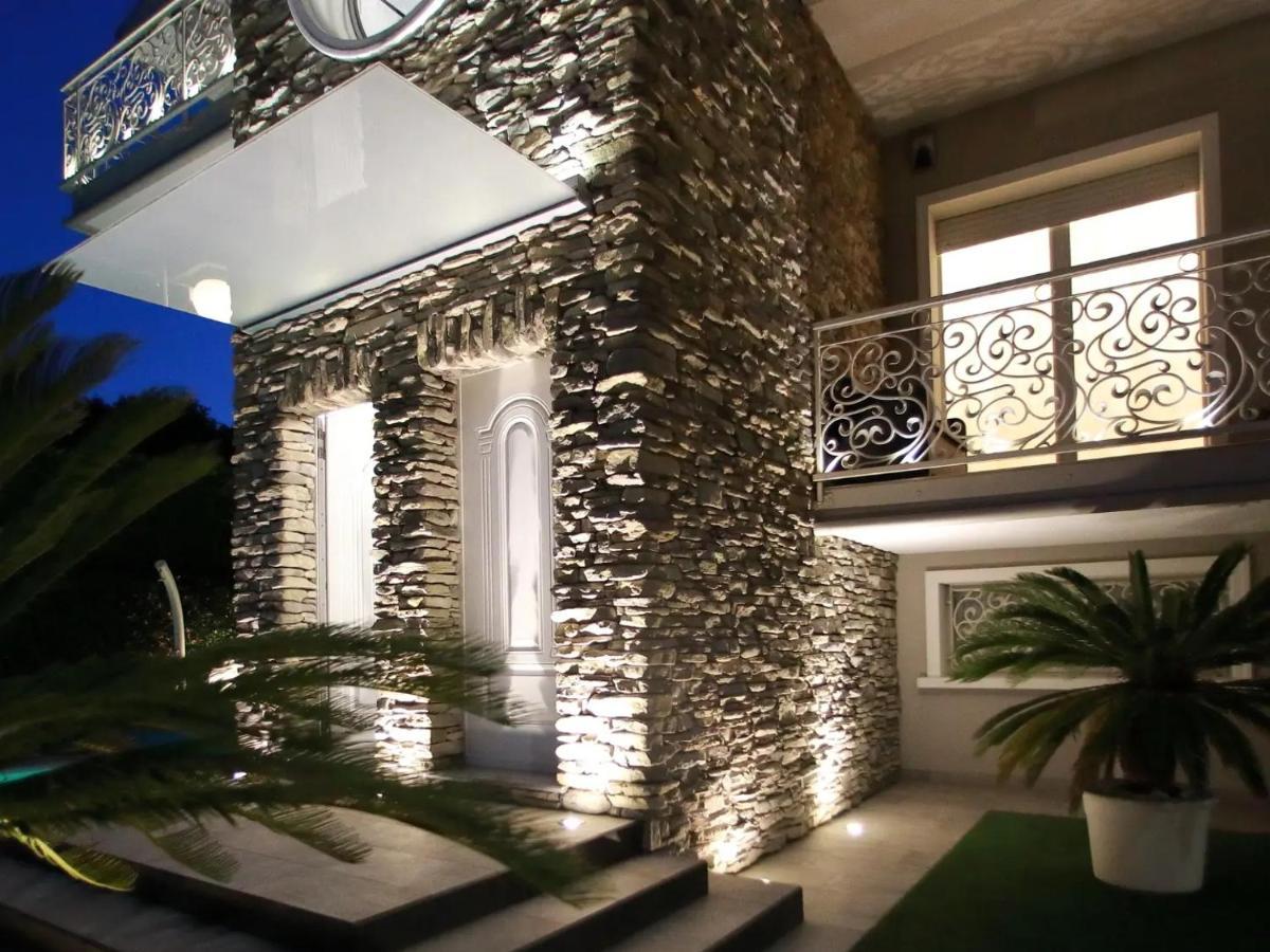 B&B Bellavista Exclusive In Zona Centrale Con Piscina Riscaldata E Jacuzzi Vista Lago Дезенцано-дель-Гарда Екстер'єр фото